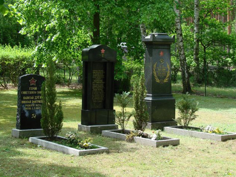 Надгробный памятник (общий вид)
