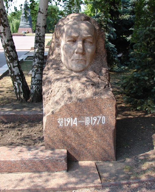 На могиле в г. Кировограде (вид 2)