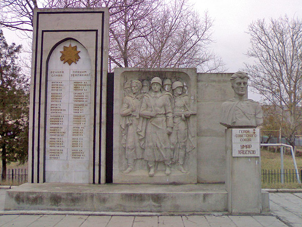 Бюст на мемориале в Черкесске