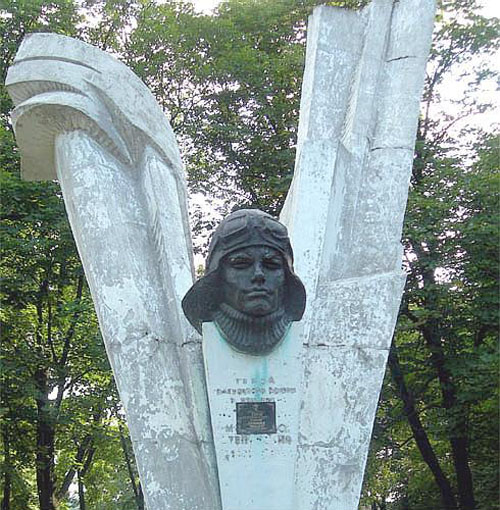 Памятник в посёлке Магеров