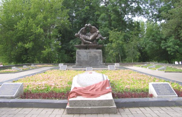 Братская могила - Военное кладбище в Могилёве (общий вид)