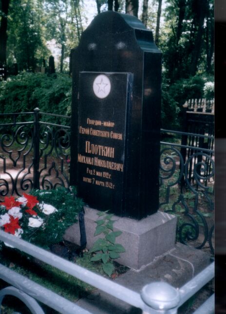 В Санкт-Петербурге на кладбище Александро-Невской Лавры