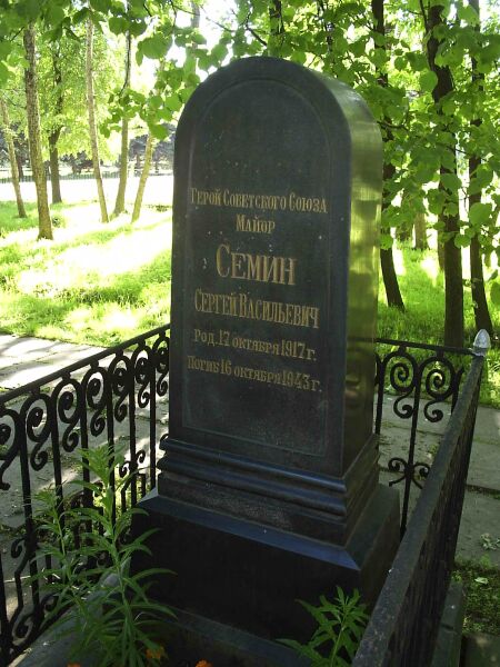 В Санкт-Петербурге на Чесменском кладбище