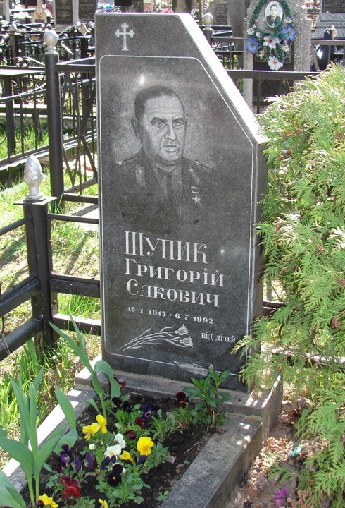 В Киеве на Софийско-Борщаговском кладбище