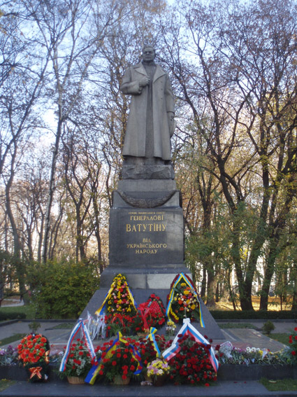 На могиле в Киеве (вид 2)