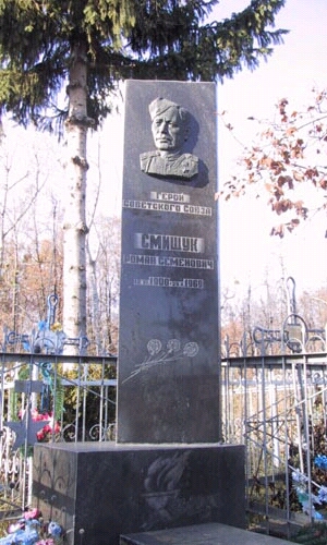 На могиле Героя в пгт Крыжополь