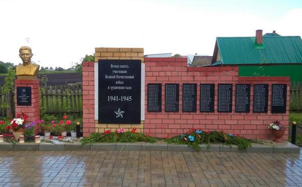 Мемориал в деревне Сардаял (общий вид)