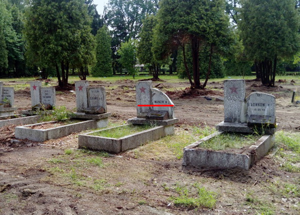 Воинское кладбище в городе Остроленка (вид 2)