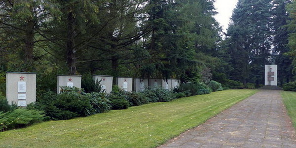 Воинское кладбище в городе Дебёрн (общий вид)