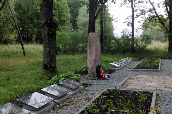 Воинское кладбище вблизи хутора Арини (общий вид)