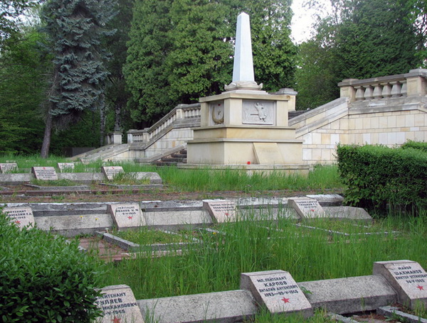 Воинское кладбище в городе Болеславец (общий вид)