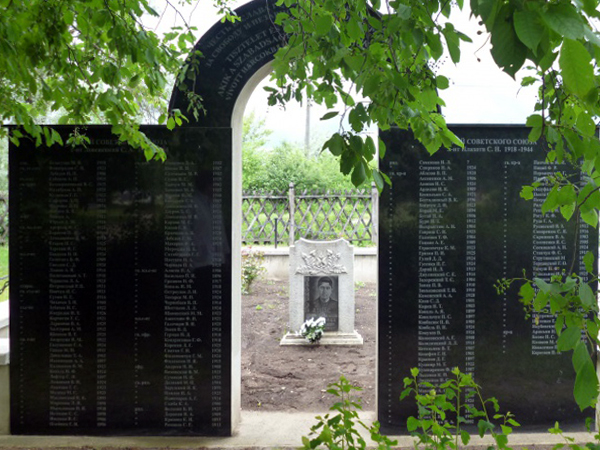 Воинское кладбище в городе Бихарподьбайом (общий вид)