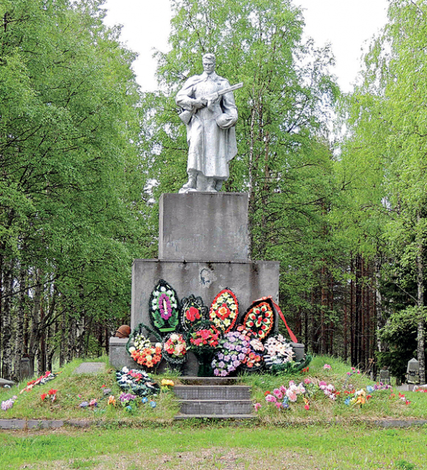 Братская могила в посёлке Сосновый (общий вид)
