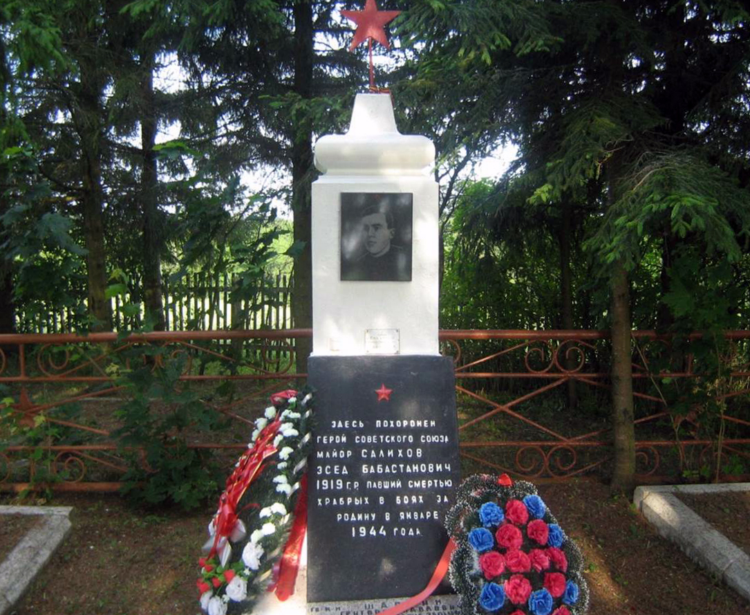Братская могила в деревне Слободка
