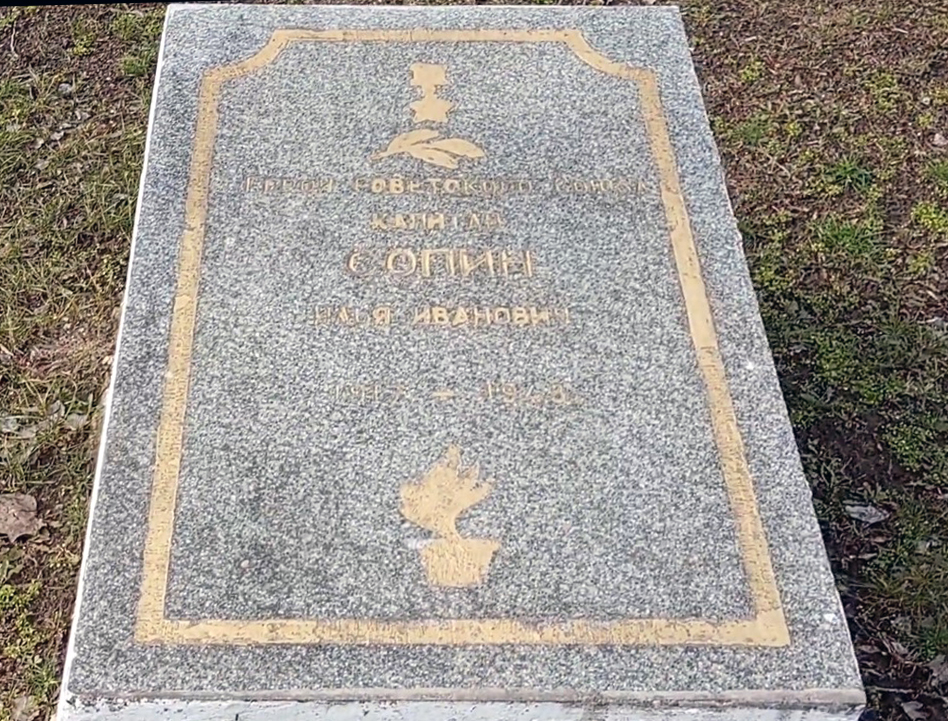 Братская могила в городе Мелитополь (вид 2)
