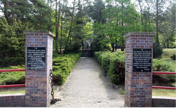 Воинское кладбище в населенном пункте Глазов (общий вид)