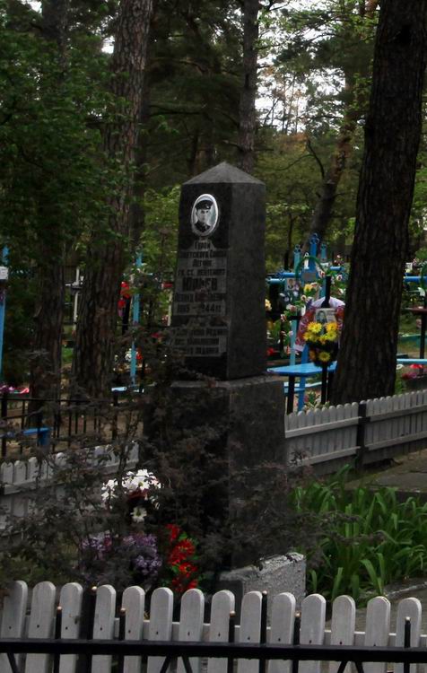 Братская  могила в посёлке Песковка (вид 2)