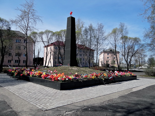 Братская могила в городе Беломорск (общий вид)
