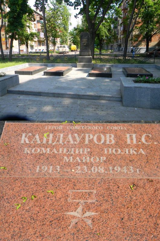 Братская могила в Харькове