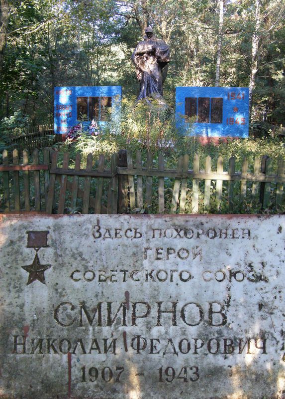 Братская могила в селе Лопатни