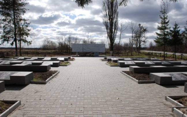 Братская могила в посёлке Славский