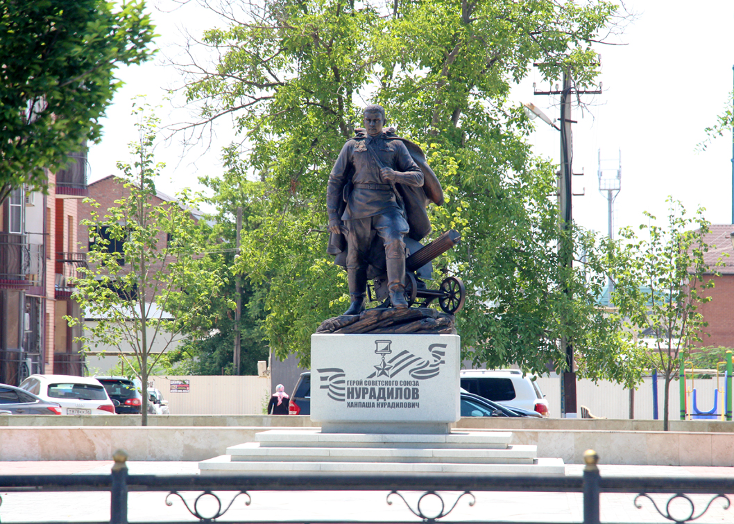 Памятник в Грозном