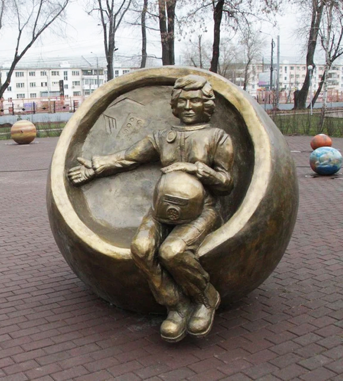 Памятник в Челябинске