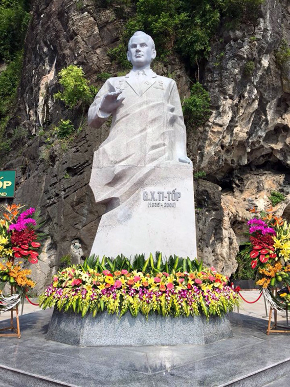Памятник во Вьетнаме