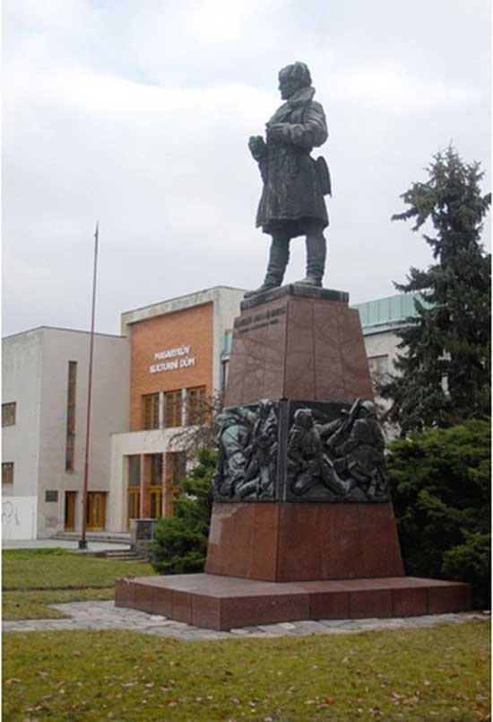 Памятник в г. Мельник