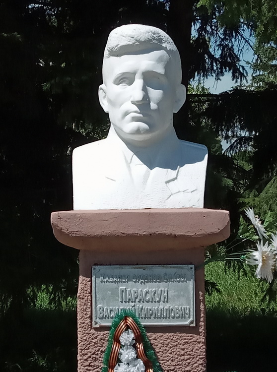 Мемориал Славы в селе Кытманово (бюст)
