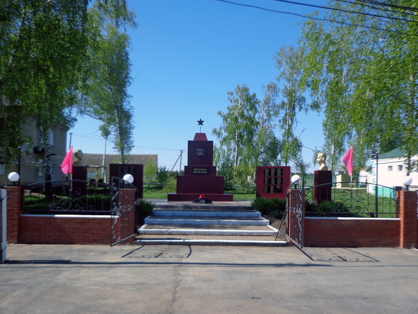 Мемориал в селе Калтыманово (общий вид)