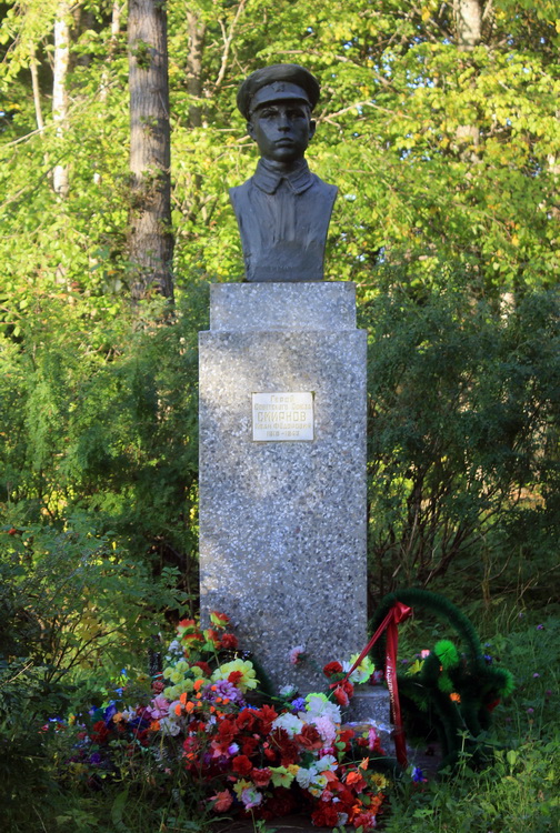 Памятник в городе Подпорожье