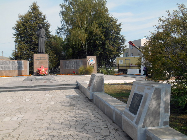 Мемориал Славы в посёлке Шилово (общий вид)