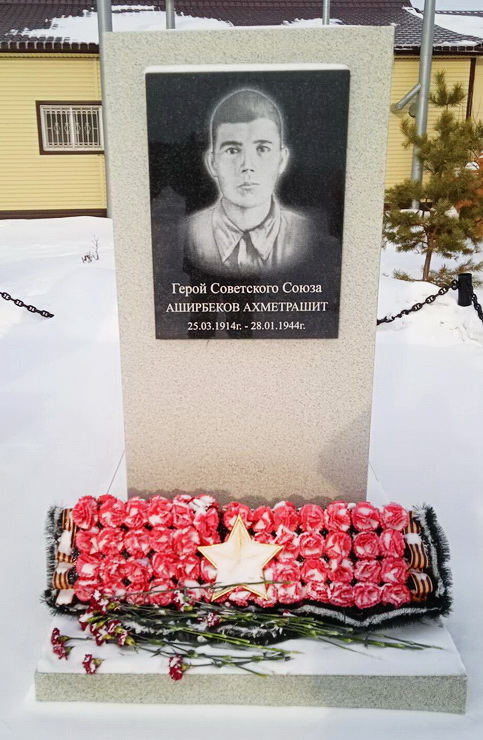 Мемориал в д. Тураева