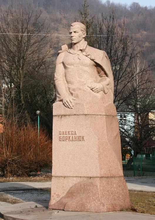 Памятник в Рахове