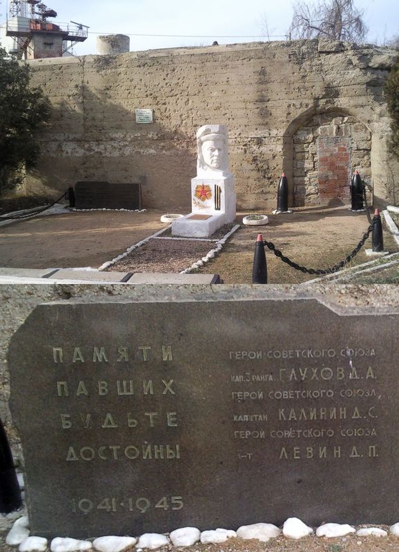 Памятный знак в Севастополе (2)