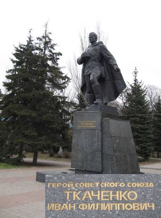 Памятник в Донецке