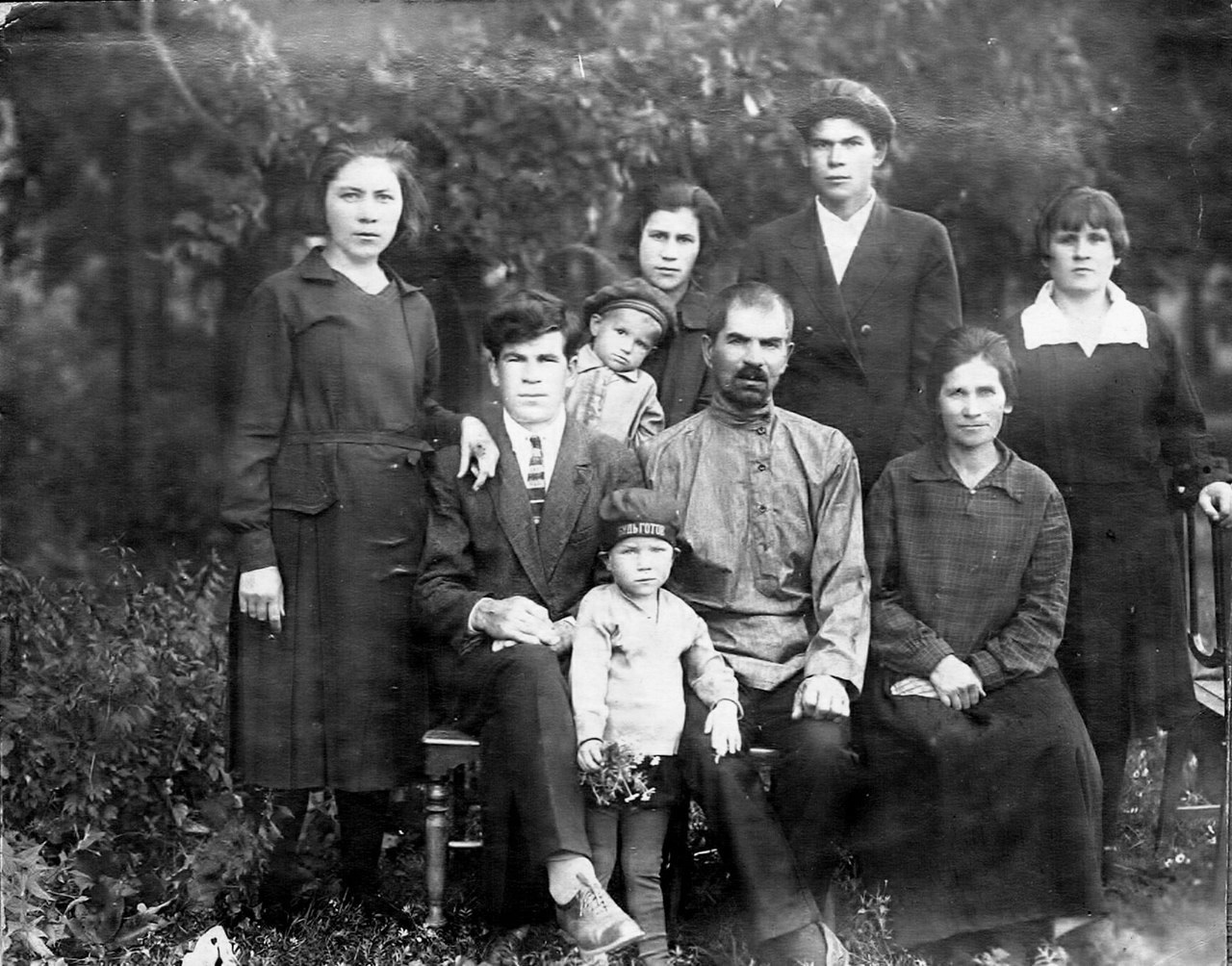 В.П.Закудряев с семьей