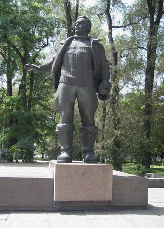 Памятник в Днепропетровске