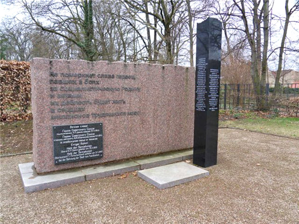 Воинское кладбище в городе Тройенбритцен (общий вид)