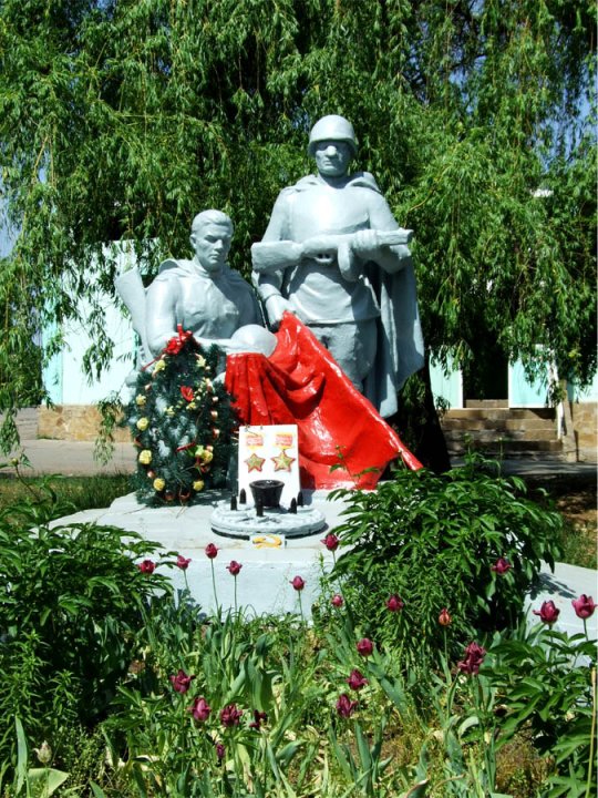 Братская могила в Вахрушево