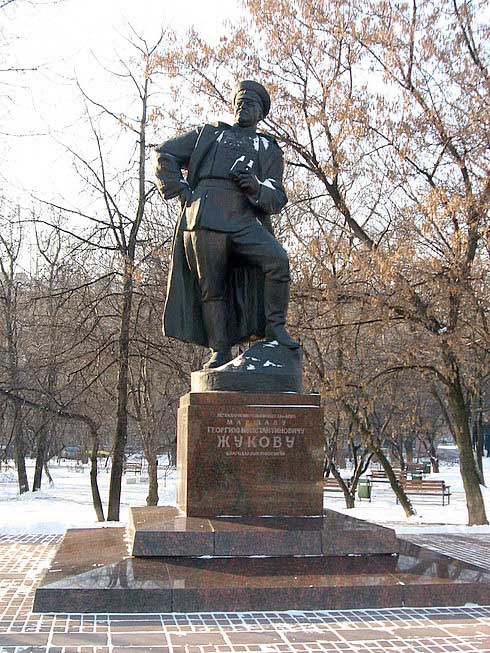 Памятник в Москве (проспект Маршала Жукова)