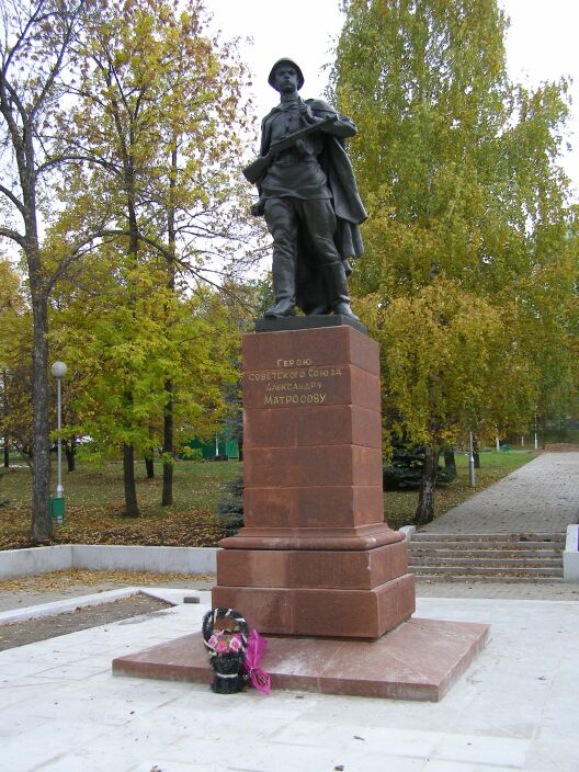 Памятник в Уфе (в парке имени Ленина)