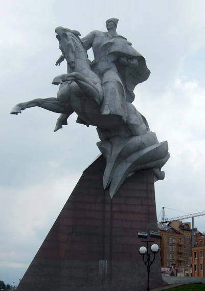 Памятник в Владикавказе