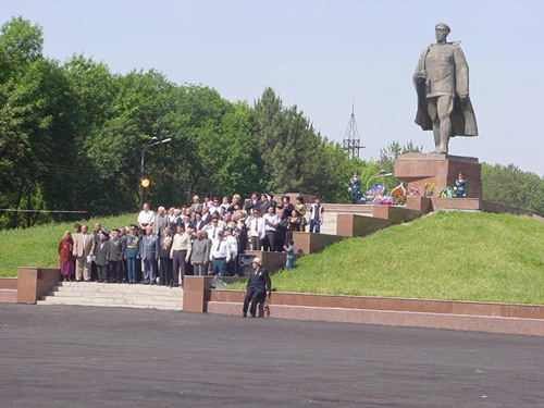 Памятник в Ташкенте