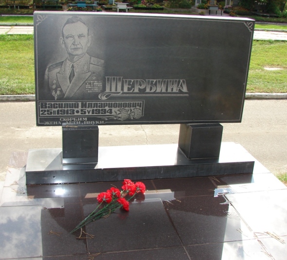 В городе-герое Киеве на Лесном кладбище