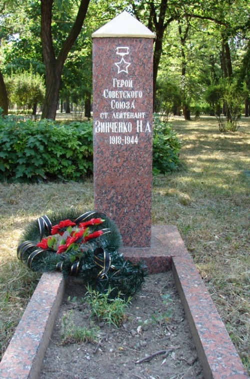 На могиле в г. Кировограде