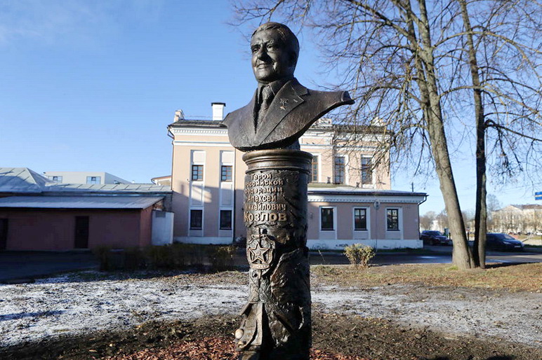 Бюст в Вологде