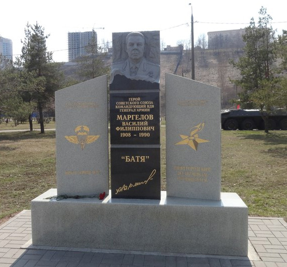Памятник в Н.Новгороде