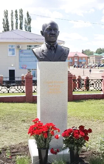 Бюст в с. Красноусольский